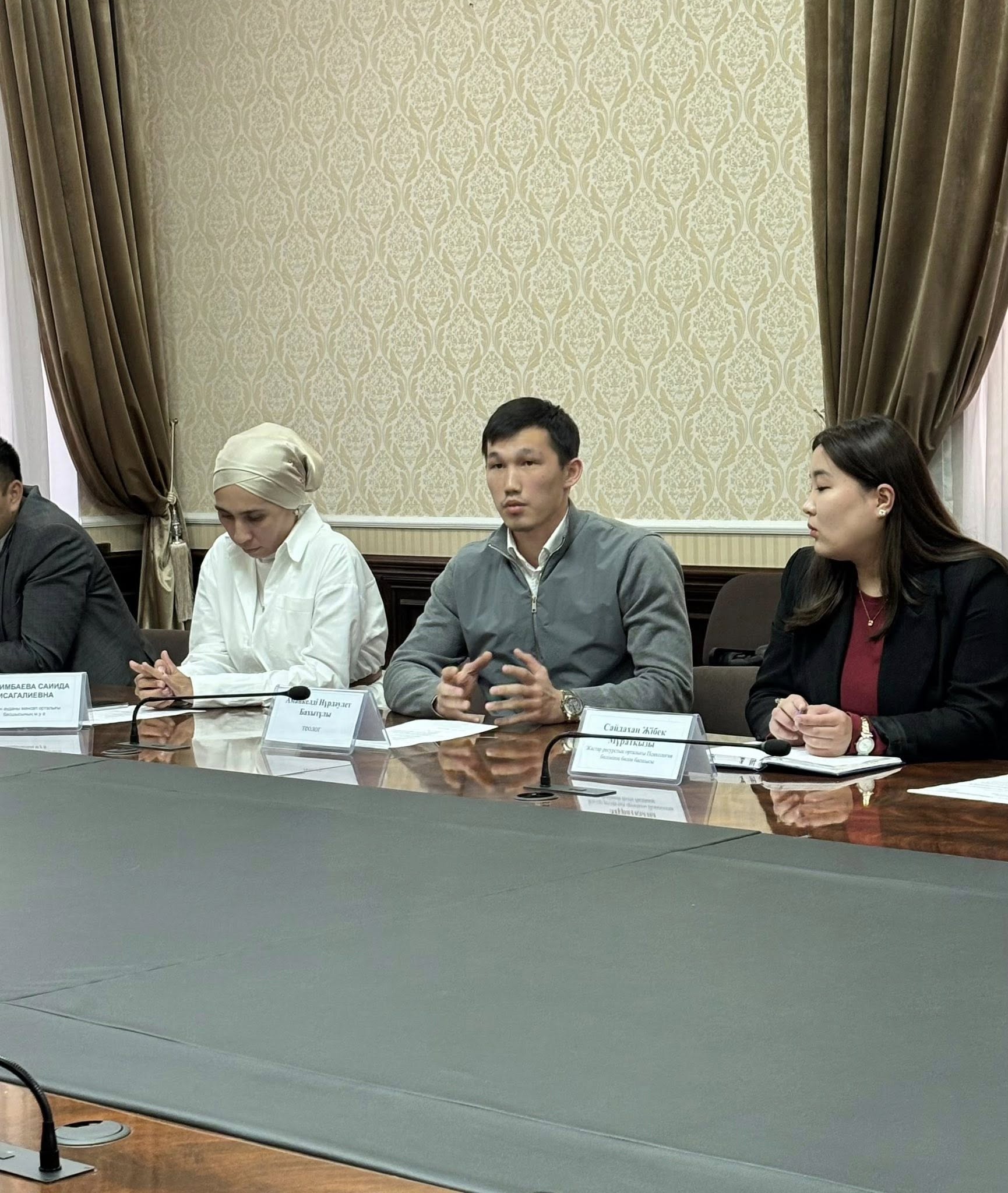 ЖАСТАРМЕН КЕЗДЕСУ: БІРЛІК, ҚАУІПСІЗДІК ЖӘНЕ ЖАУАПКЕРШІЛІК ҚҰНДЫЛЫҚТАРЫ ТАЛҚЫЛАНДЫ