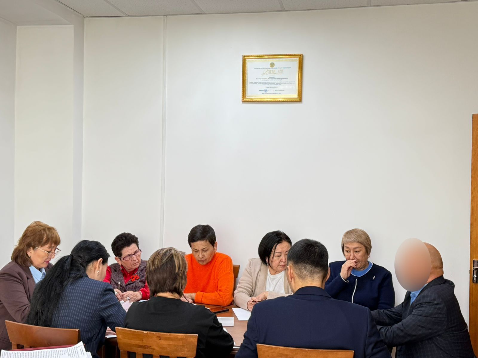 Ағымдағы жылдың 17 сәуірінде Білім саласында сапасы қамтамасыз ету департаментінде педагогикалық әдеп жөніндегі кеңестің отырысы өтті.