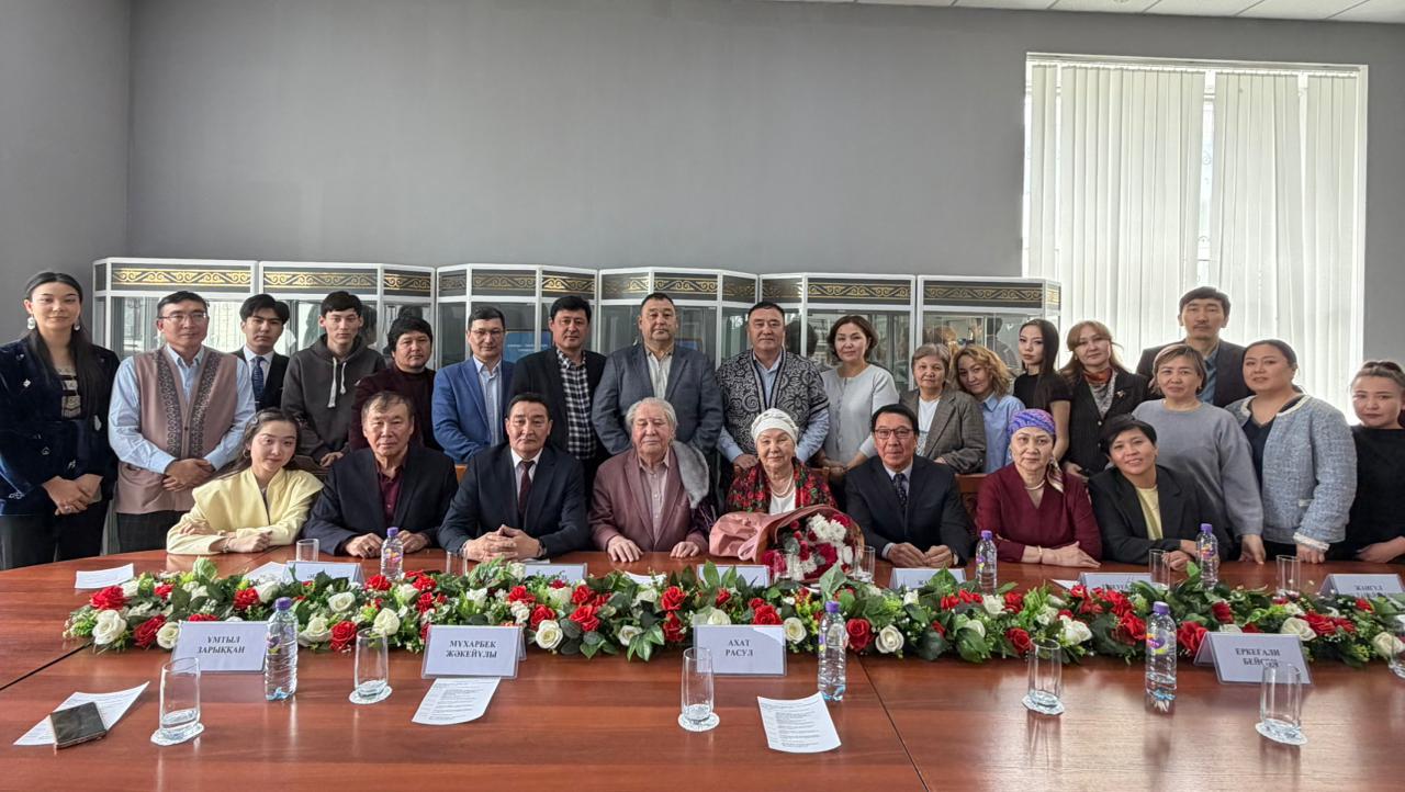 Астанада өткен әдеби кеш ақындар мен студенттерді жинады