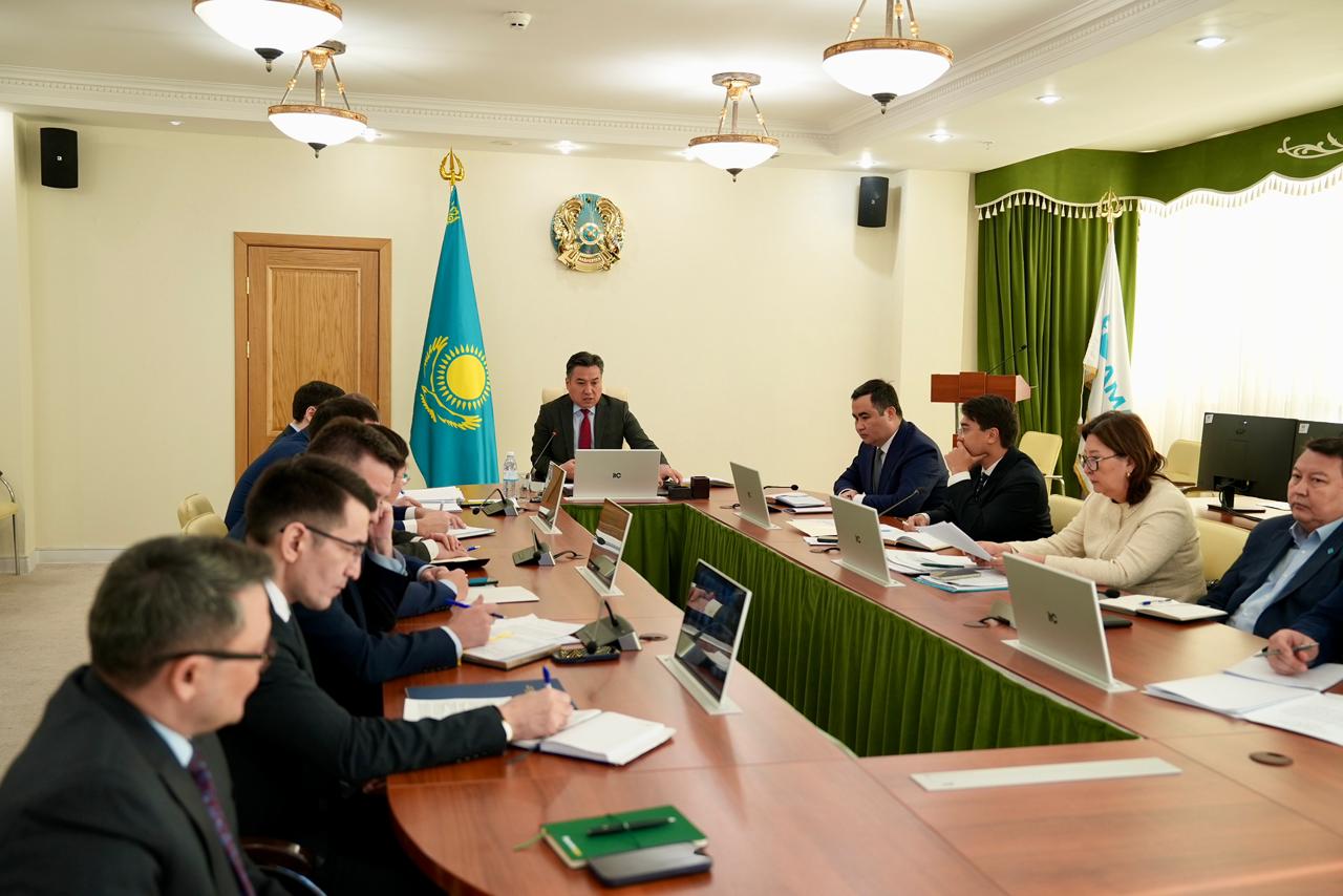 Минтруд рассматривает новые подходы к защите трудовых прав молодежи на основе исследования РНИИОТ