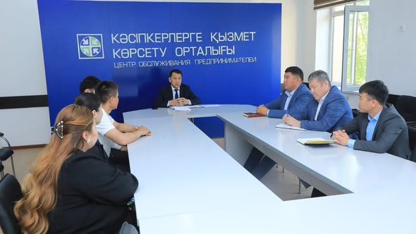 АРЫС ҚАЛАСЫНЫҢ ЖЕР ҚАТЫНАСТАРЫ БӨЛІМІНІҢ МЕМЛЕКЕТТІК ҚЫЗМЕТШІЛЕРМЕН КЕЗДЕСУ ӨТТІ