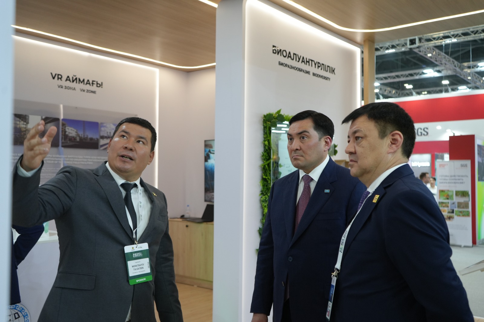 Энергетика министрі РЭС-2026 «жасыл» технологиялар көрмесіне барды