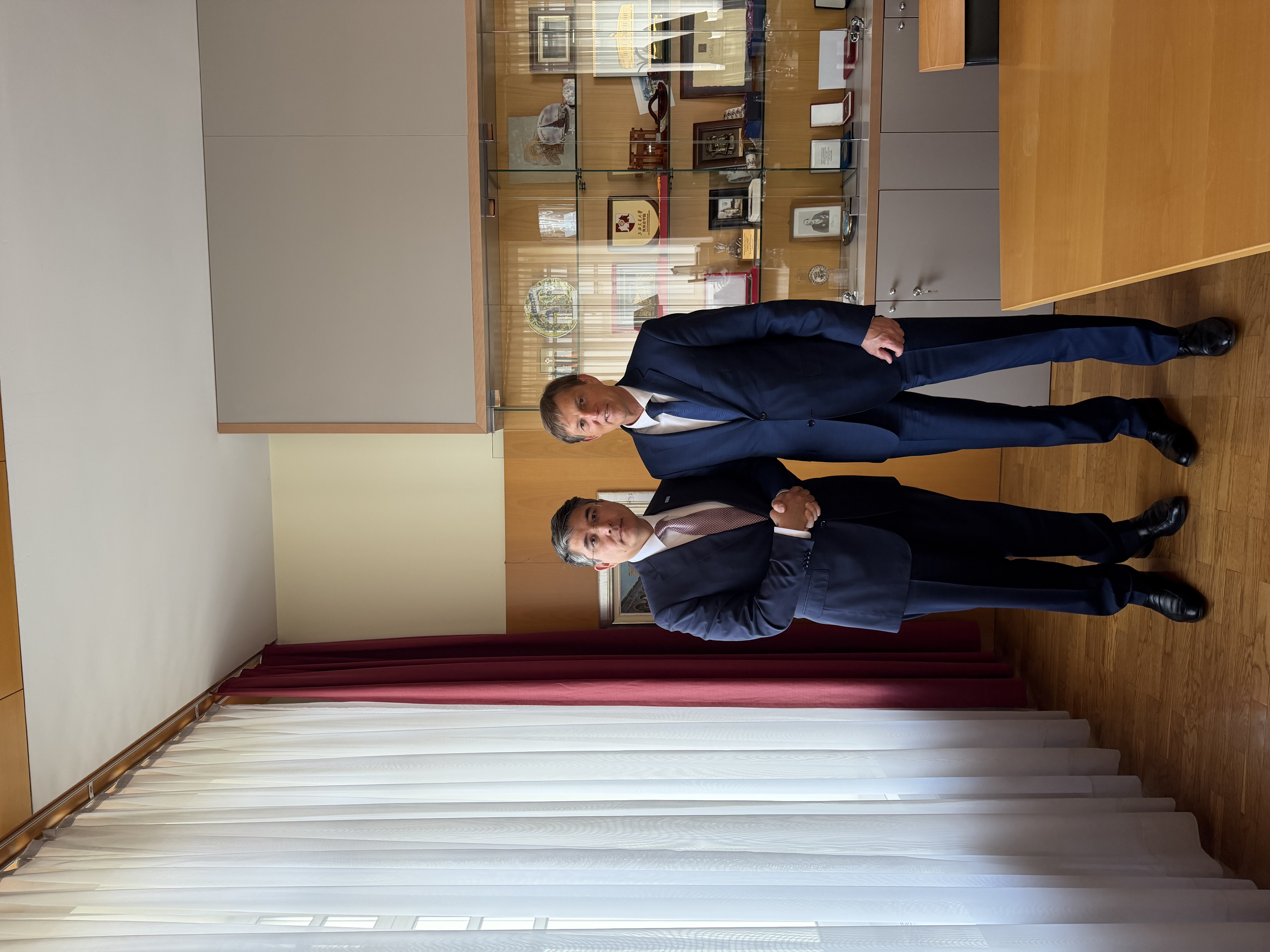 Словенияның бұрынғы Премьер министрі Миро Церар Қазақстан Халқын жаңа Конституцияның қабылдануымен құттықтады