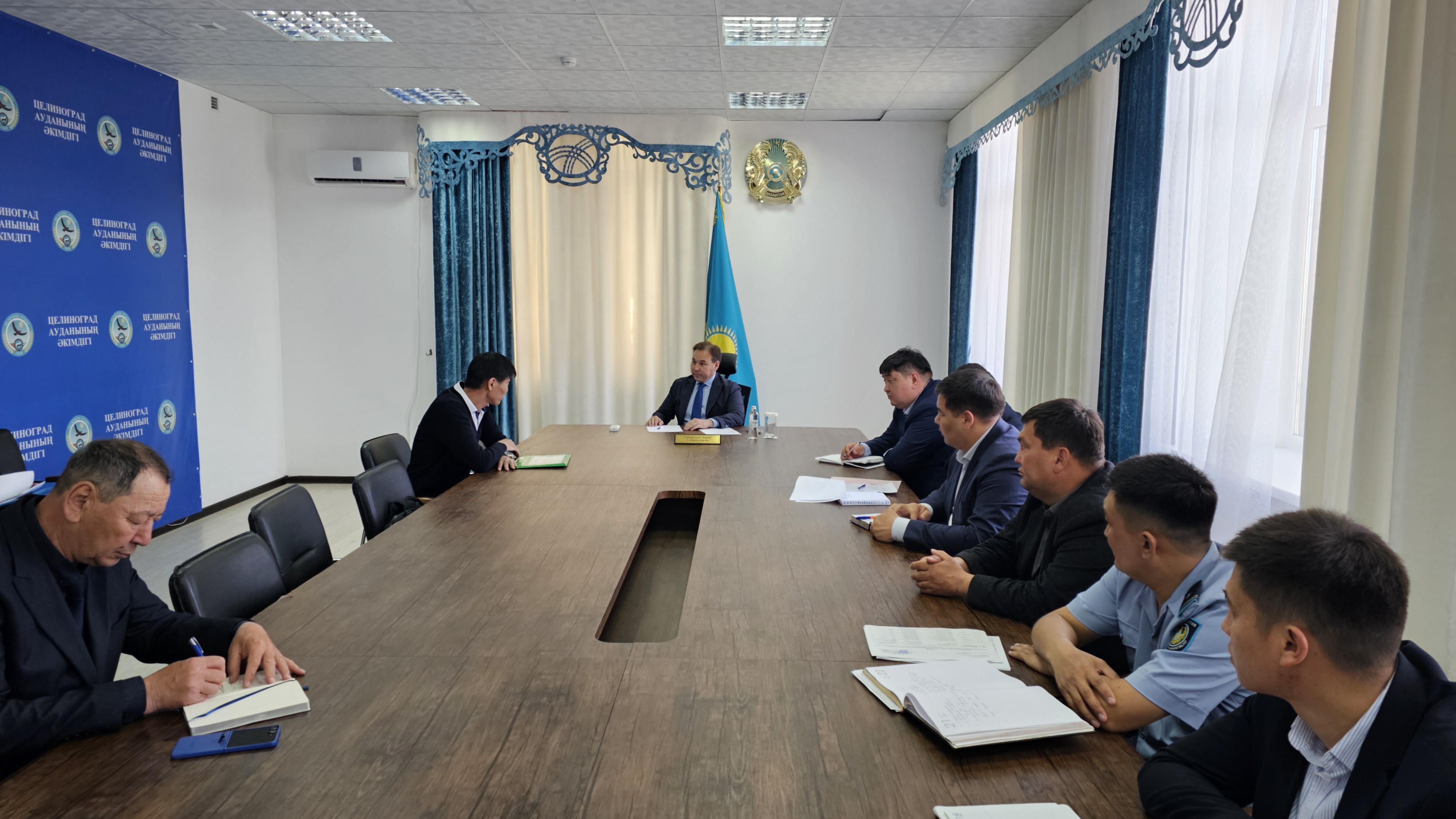 Аудан әкімі азаматтарды жеке мәселелері бойынша қабылдады