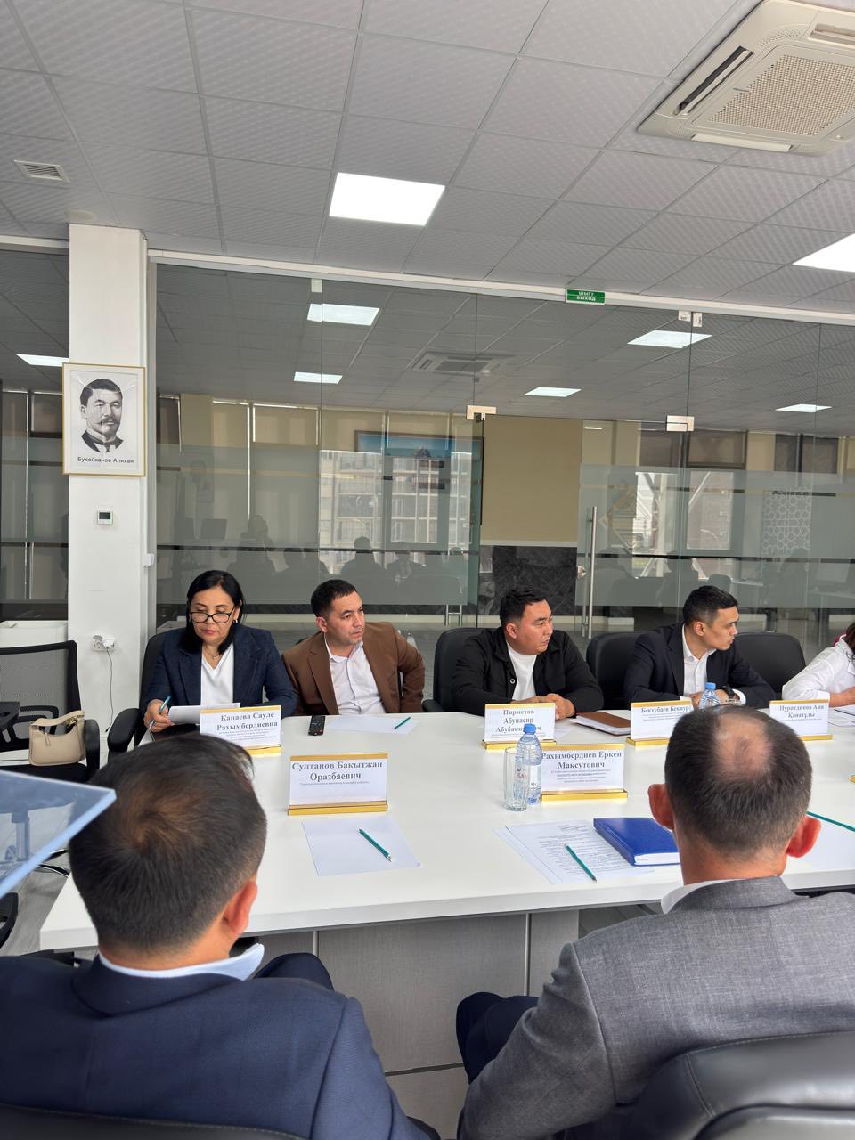 ДӨҢГЕЛЕК ҮСТЕЛ.