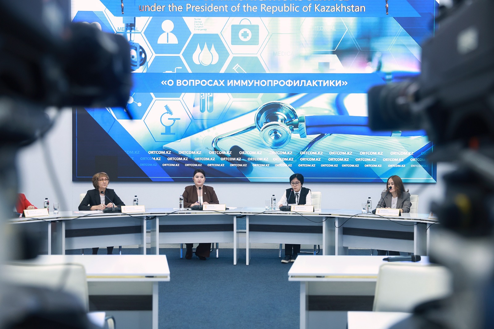 Экспертный брифинг: вакцинация - безопасная защита для каждого поколения