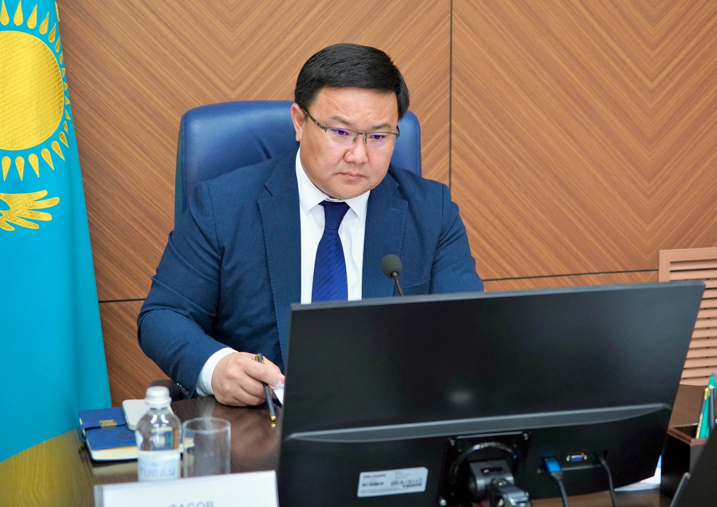 ҚАЛА ӘКІМІ ТӨРАҒАЛЫҒЫМЕН АППАРАТТЫҚ МӘЖІЛІС ӨТТІ