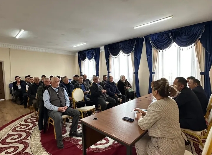 Бүгін Жалағаш ауылдық округіндегі шаруа қожалықтарымен көктемгі науқандық жұмыс жөнінде отырыс өтті.