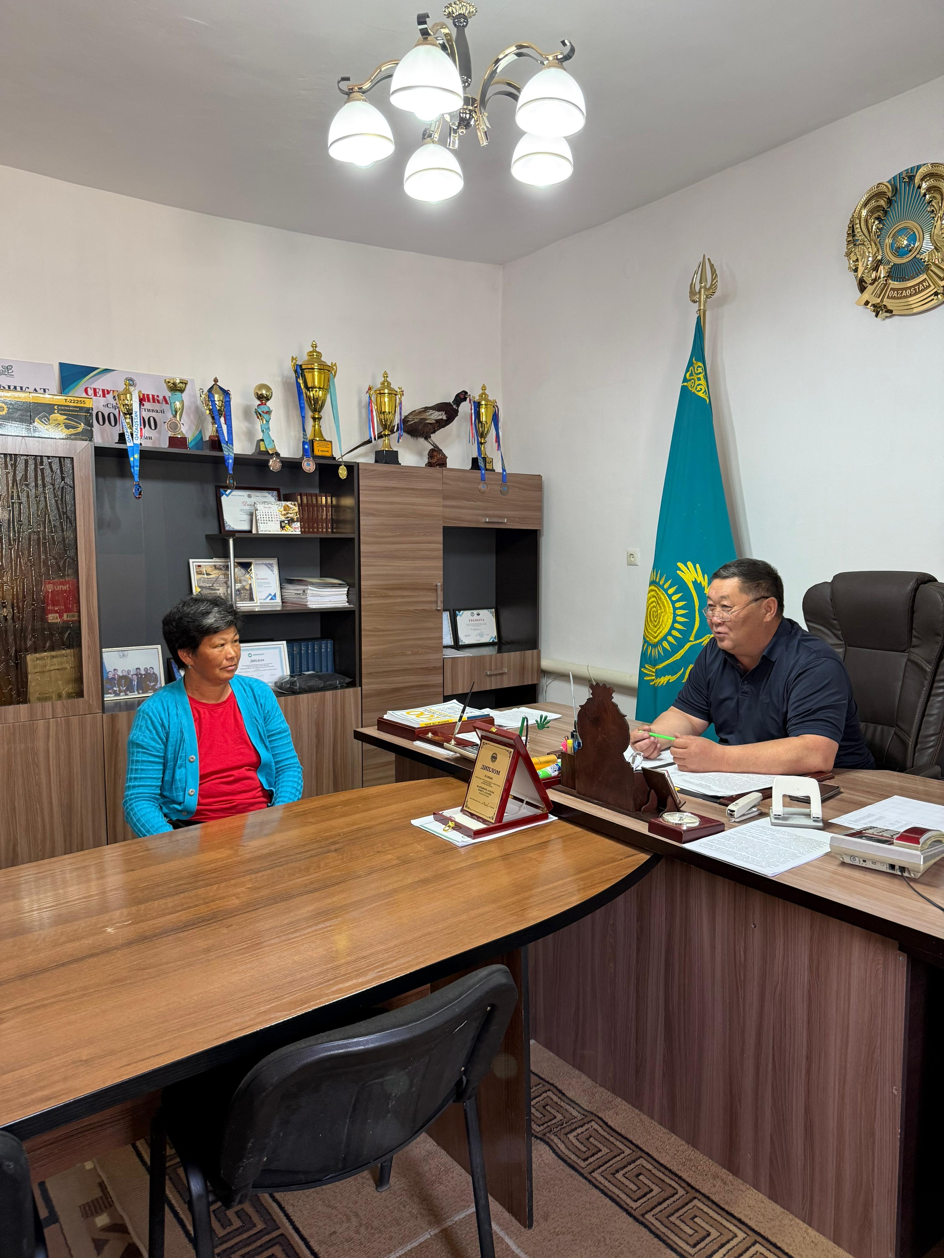 🔹Жарлыөзек ауылдық округінің әкімі  Самат Таңатарұлы ауыл тұрғындарымен жеке қабылдау өткізді.
