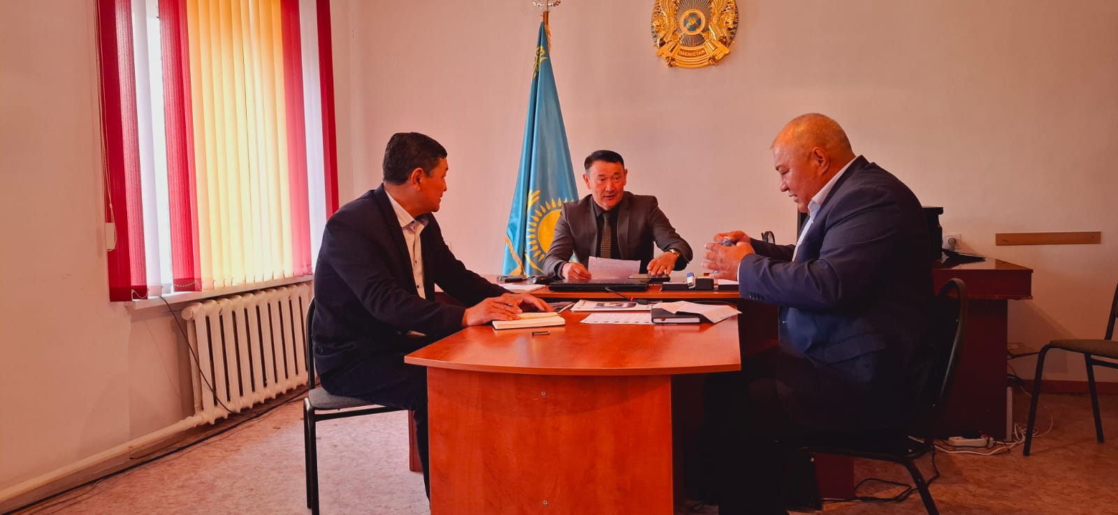 2026 жылдың 21-22 сәуірінде №11 сайлау округінен аудандық мәслихат депутаты Қ.Қадрберлин өз сайлаушыларымен кездесу өткізді. Кездесу барысында депутат өз тарабынан атқарылып жатқан жұмыстар туралы баяндап, тұрғындар көтерген өзекті мәселелер талқыланды. Кездесу соңынан депутат тұрғындармен жеке қабылдау өткізіп, сайлаушылардың ұсыныс-пікірлерін, өтініштерін қабылдады.