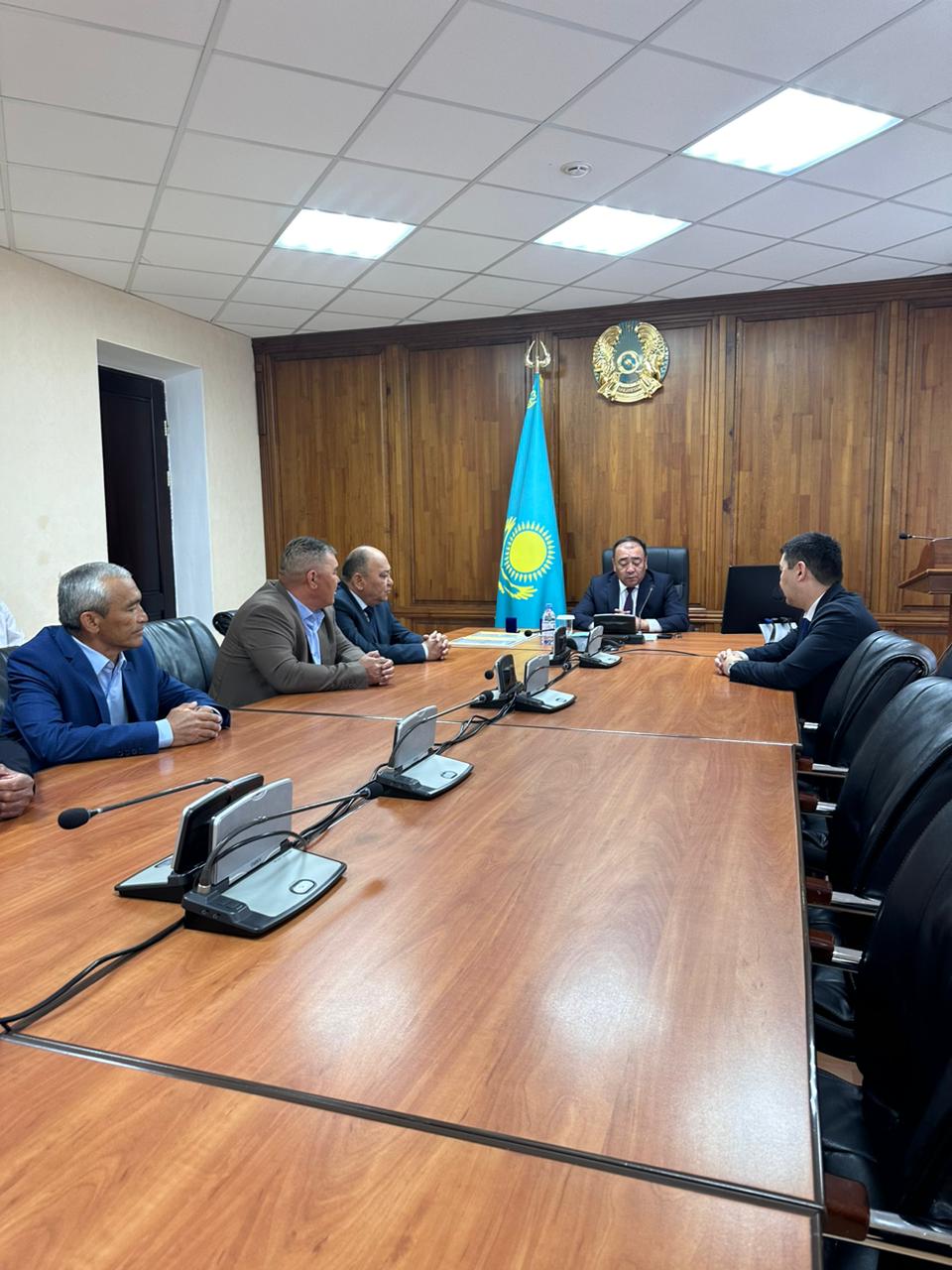 16 сәуір – Тұрғын үй-коммуналдық шаруашылық саласы қызметкерлері күніне орай облыс әкімінің орынбасарының қатысуымен коммуналдық сала мамандары Қазақстан Республикасы Өнеркәсіп және құрылыс министрлігі атынан төсбелгі және Алғыс хаттармен марапатталды.