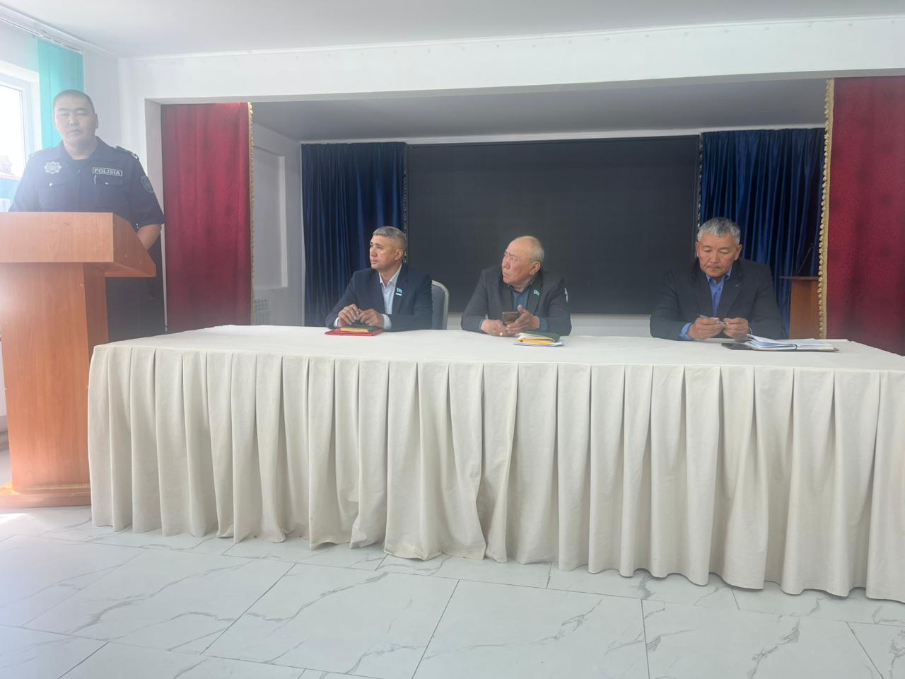 Облыстық мәслихатының депутаты Б.Нүрпеисов пен аудандық мәслихатының депутаты Ж.Қ.Тұрабаев сайлаушылардың алдында есеп берді