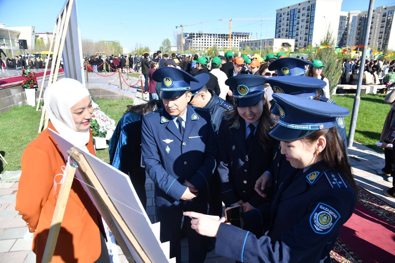 Атырауда Ұлттық кітап күніне орай ауқымды көрме өтті