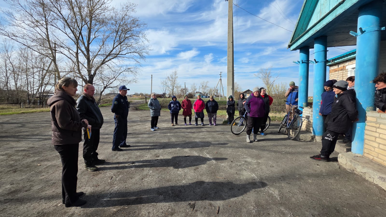 Костряков ауылдық округінің әкімі С. А. Гончарук Волков ауылының тұрғындарымен кездесу өткізді.