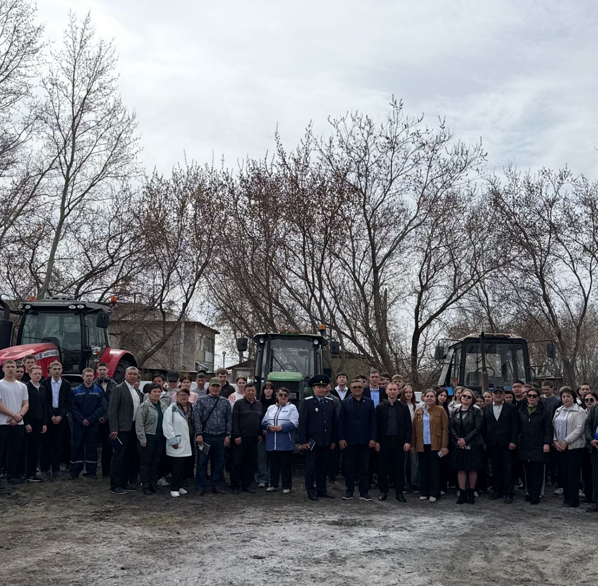 Көктемгі дала жұмыстарын жүргізу кезінде еңбек қауіпсіздігі мәселелері бойынша түсіндіру жұмыстары