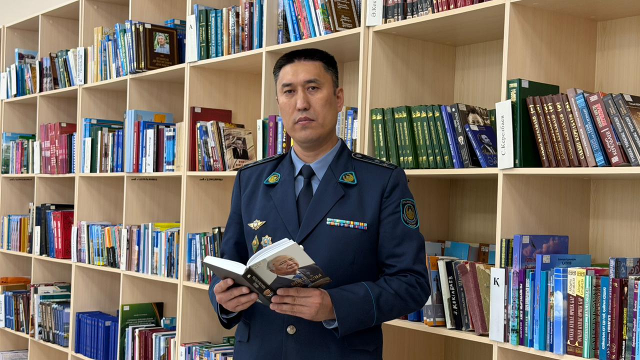 Мангистауские полицейские посетили музей в честь Национального дня книги