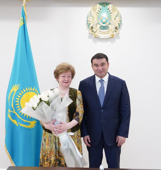 НҰРАЛХАН КӨШЕРОВ ҚАЗАҚТЫҢ ӘН ЖӘНЕ ТЕРМЕ ӨНЕРІН НАСИХАТТАП ЖҮРГЕН ӨНЕР ҚАЙРАТКЕРІМЕН КЕЗДЕСТІ