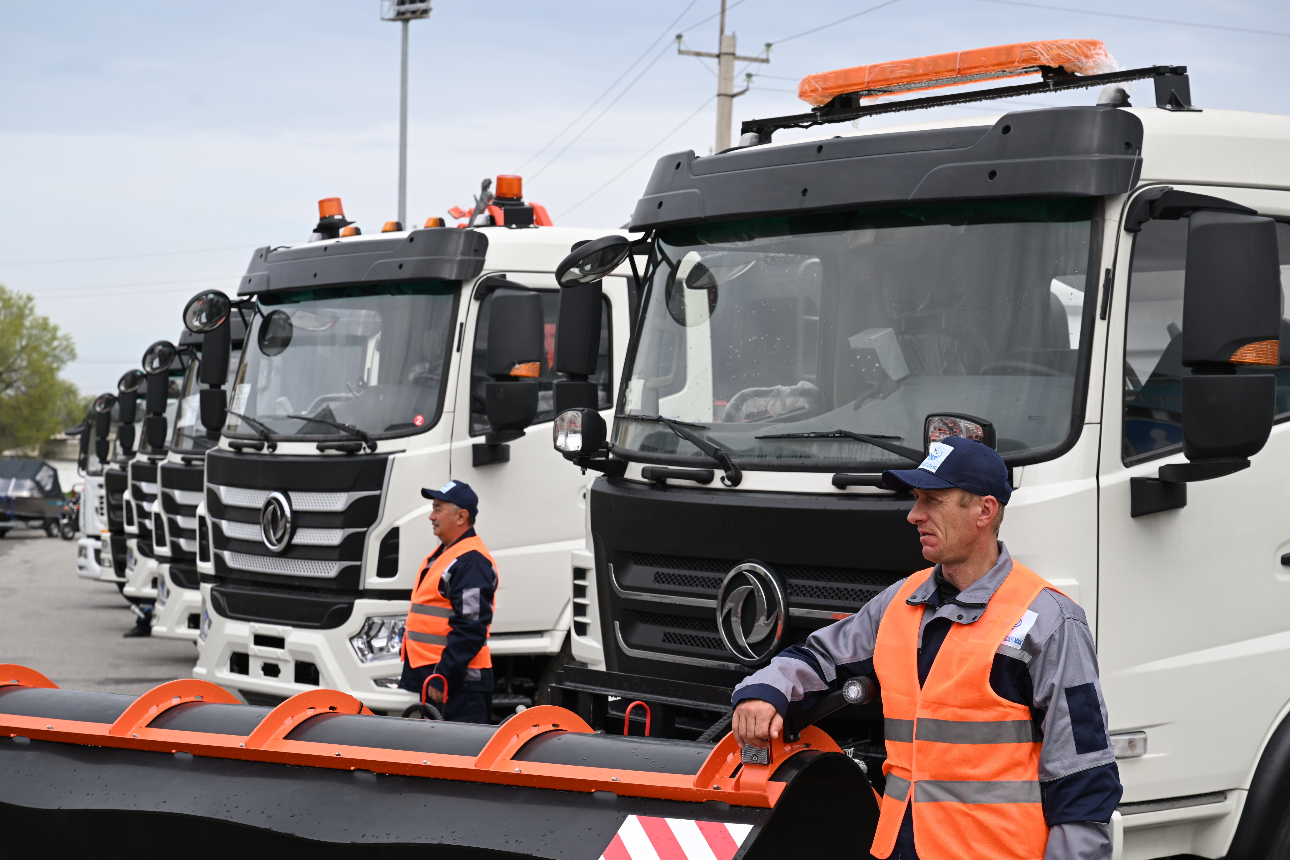 Бейбіт Исабаев көл жағалауы тазалығына жауап беретін «Балқаш Тазалық» жаңа кәсіпорнының материалдық-техникалық базасымен танысты