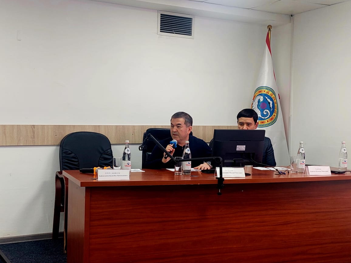 АЛМАТЫДА ҚАЛА ХИРУРГТАРЫНЫҢ ҒЫЛЫМИ-ПРАКТИКАЛЫҚ ҚОҒАМЫНЫҢ КЕЗЕКТІ ОТЫРЫСЫ ӨТТІ