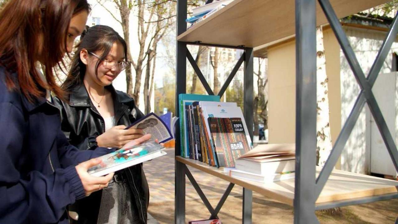 Астанада «Мен оқыған 10 кітап» акциясы өтіп жатыр