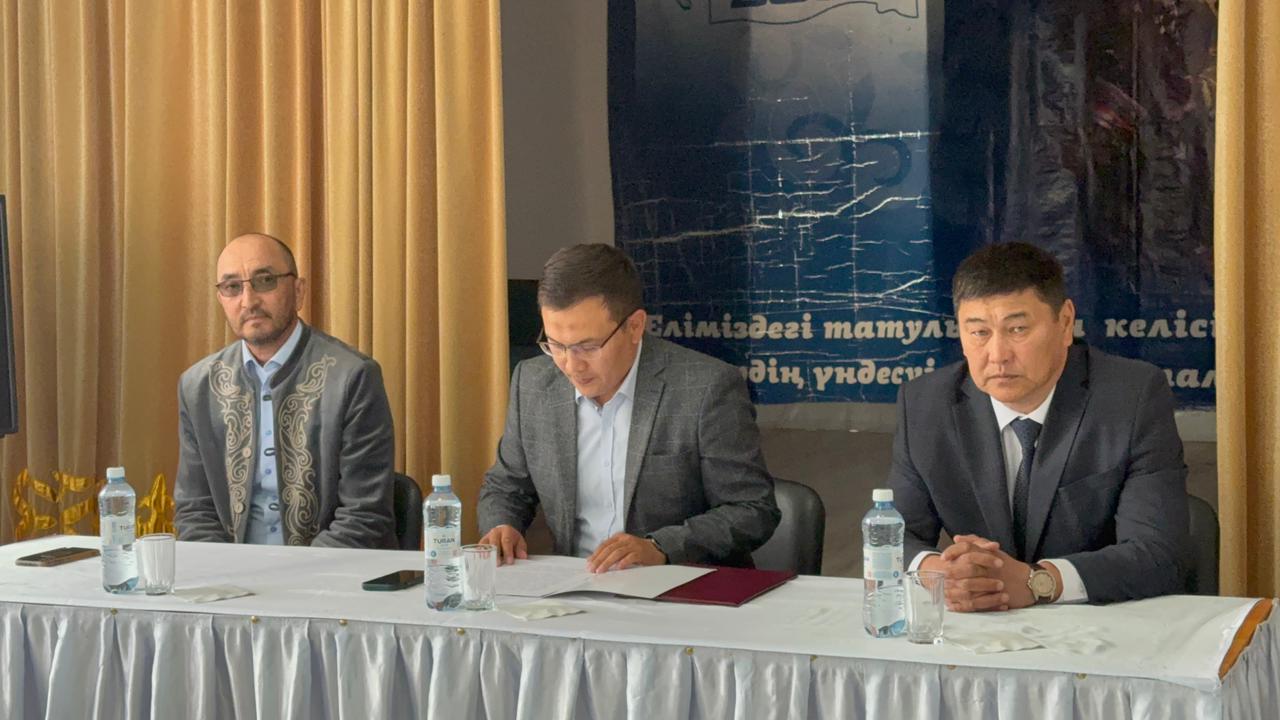 Аудан әкімі аппаратының басшысы А. Хайдар 12 сәуірде өткен сайлау қорытындысы бойынша сайланған Байтерек ауылдық округінің әкімі Ержан Нұрғалиұлы Шакиржановты округ тұрғындарына таныстырды