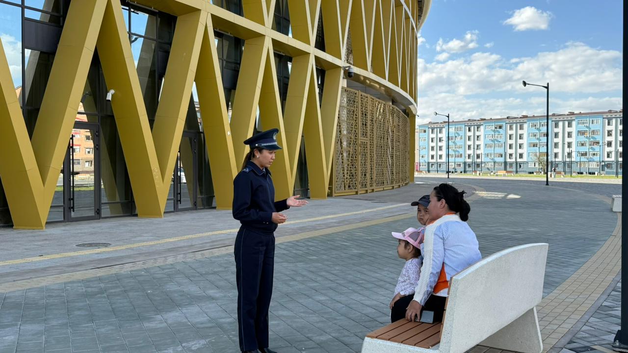 Қызылордалық полицейлер “Қайсар Арена” стадионда бетті тұмшалауға қатысты ережелерді көпшілікке түсіндірді