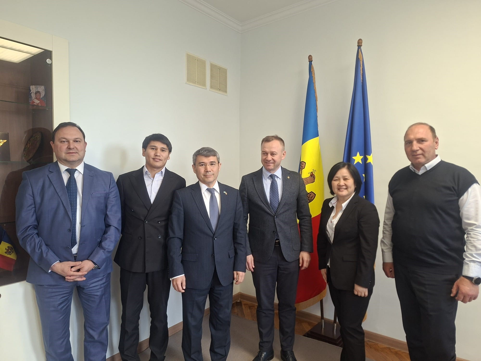 Қазақстан Елшісі Молдова Республикасының Экономикалық даму және цифрландыру министрлігінің Мемлекеттік хатшысы О.Биволмен кездесті