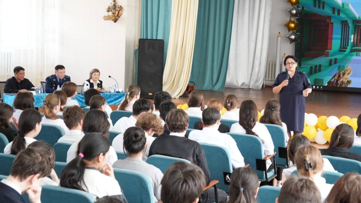 «Закон и порядок»: правоохранители говорили с подростками о кибербезопасности и буллинге