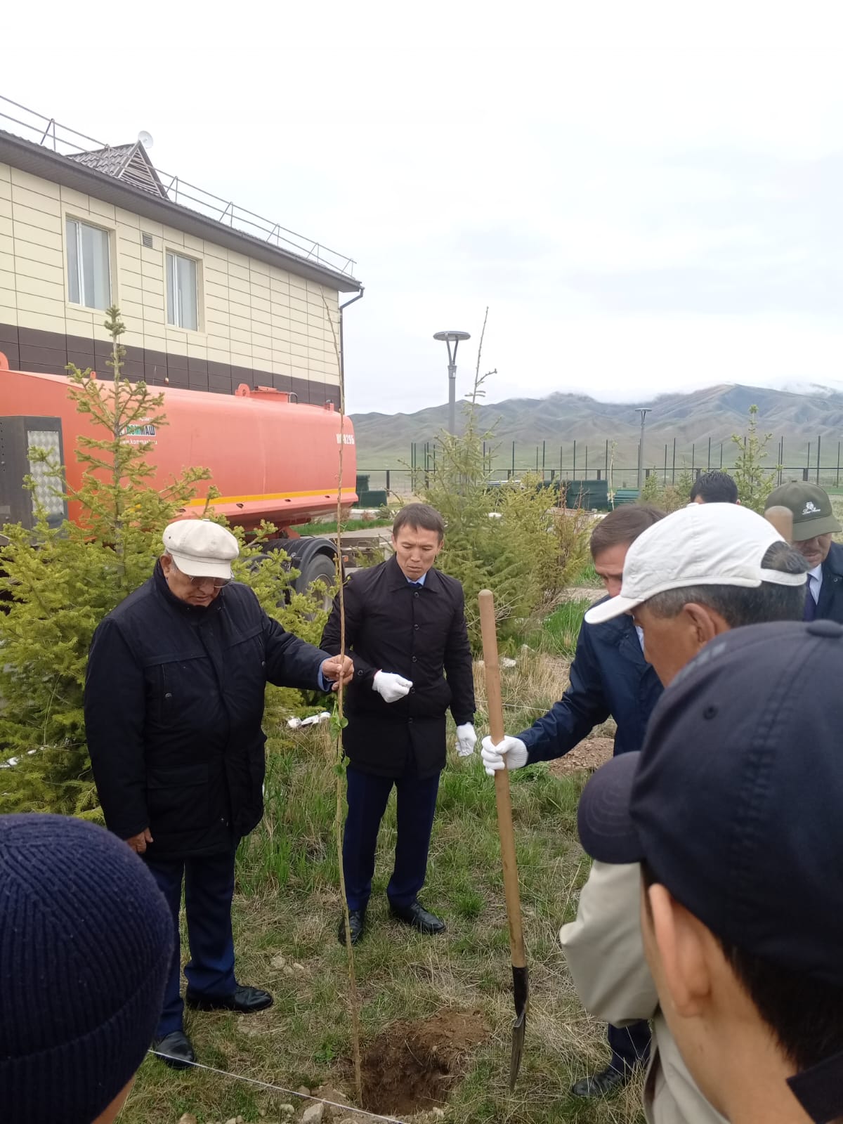 "Таза Қазақстан" Республикалық акциясы аясында ағаш отырғызу шарасы өткізілді.