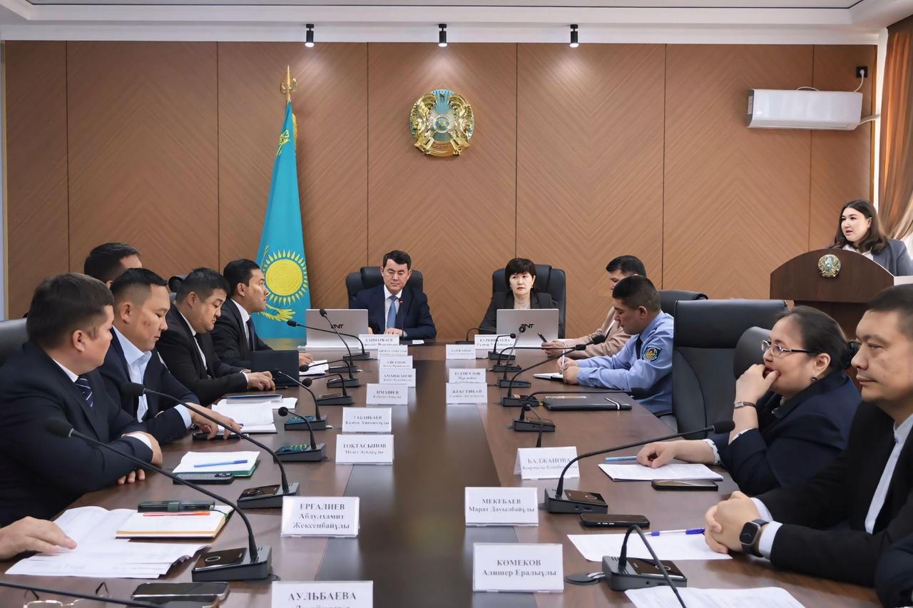 ЖАҢАӨЗЕН ҚАЛАСЫНДА САНИТАРИЯЛЫҚ-ЭПИДЕМИОЛОГИЯЛЫҚ АХУАЛ ЖӘНЕ ВАКЦИНАЦИЯ МӘСЕЛЕЛЕРІ ТАЛҚЫЛАНДЫ