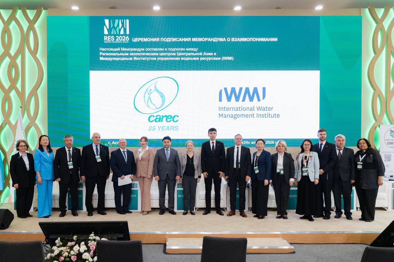 Өңірлік экологиялық саммит аясында «Климат әсерін ескере отырып су ресурстарын басқару» тақырыбында арнайы сессия өтті. Іс-шара «Blue Peace Орталық Азия» жобасы шеңберінде ұйымдастырылды.