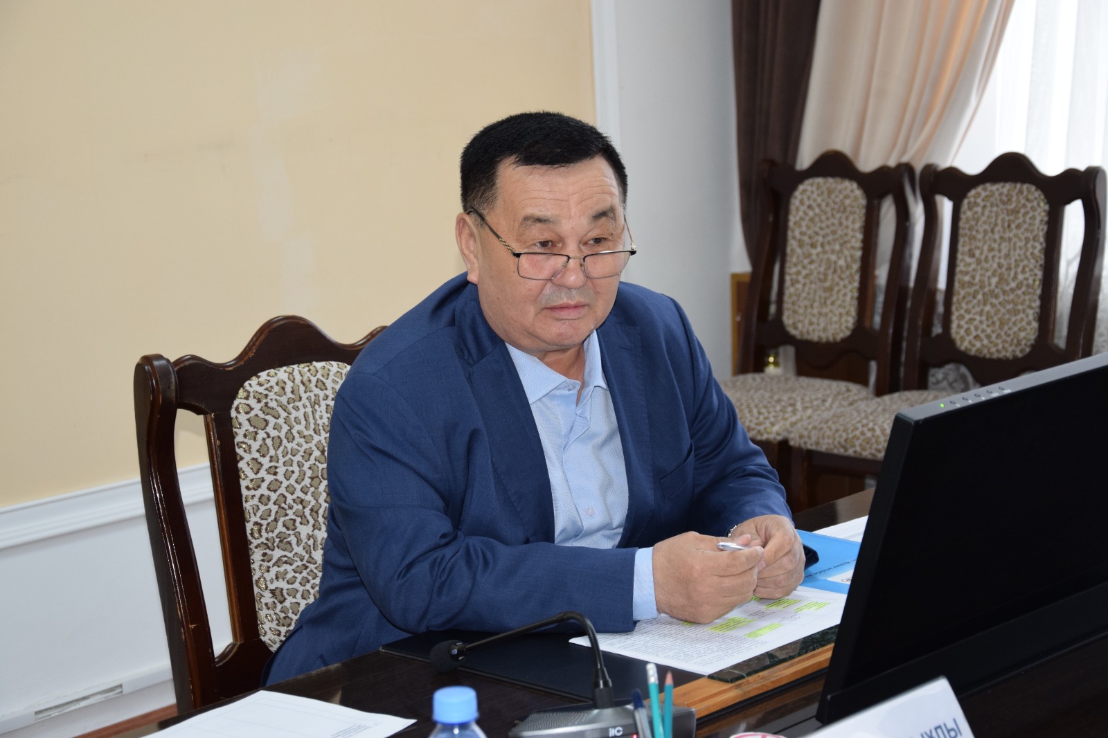 Тұрғындарды сұрақтарымен қабылдады