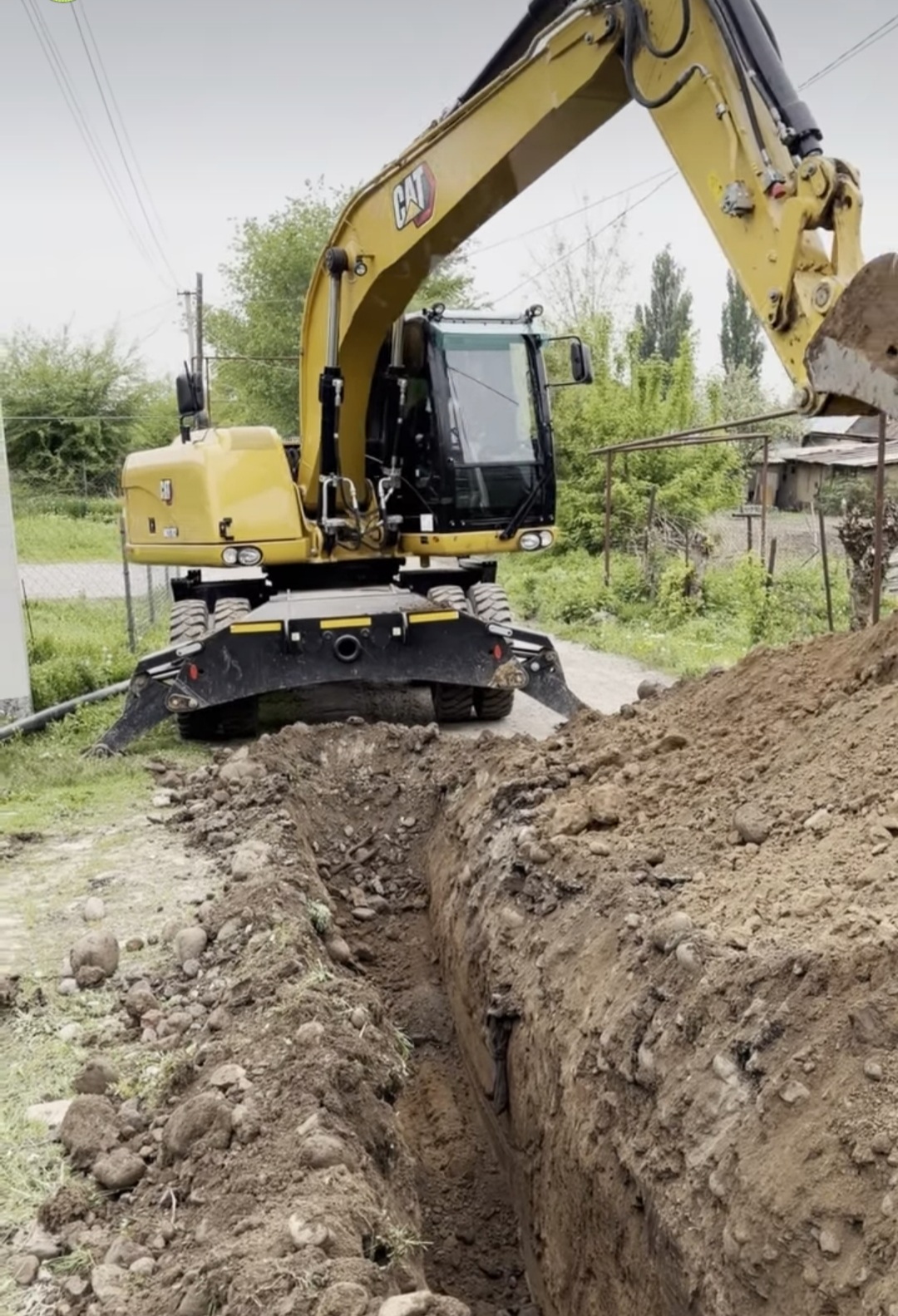 Су құбырларын қайта жаңарту және салу жұмыстары жүргізілуде.