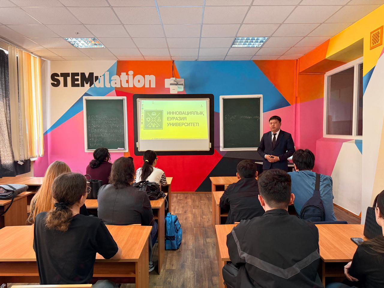 Павлодарда ТЖД қызметкерлері студенттерге өнеркәсіптік қауіпсіздік туралы айтып берді