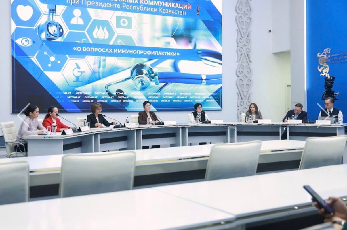 ҚР ДСМ: халықтың вакциналауға деген сенімін нығайту аса маңызды.