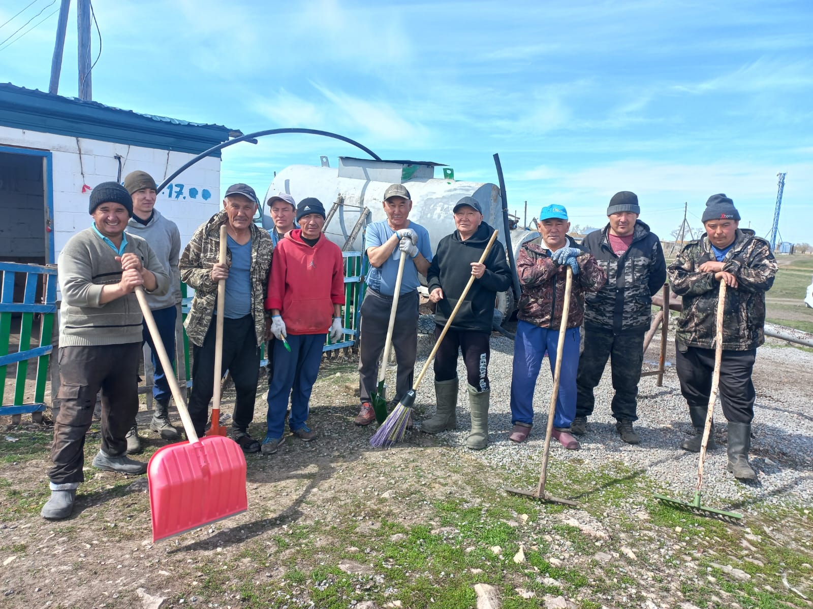 Қарақамыс ауылының тұрғындары ауыз су скважинасының аумағын абаттандыру жұмыстарын жүргізді