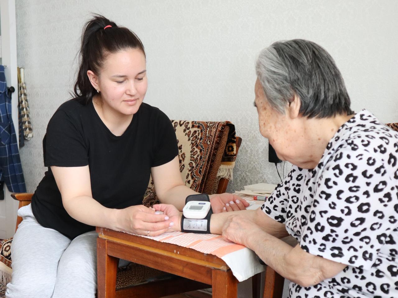 Мейірім мен көмек: әлеуметтік қызметкерлердің миссиясы