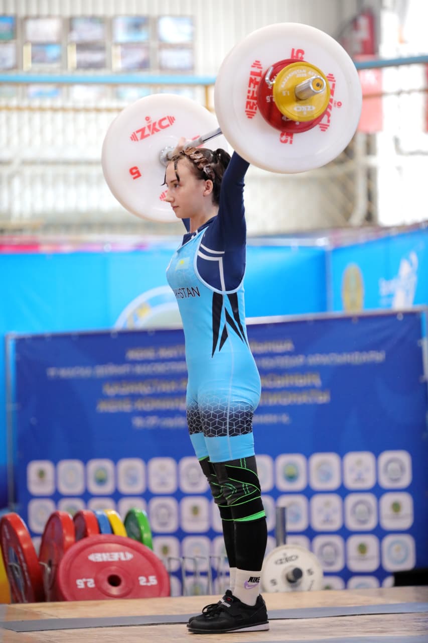 Анастасия Успеньеваның ауыр атлетикадан Қазақстан чемпионатында өнер көрсетуі