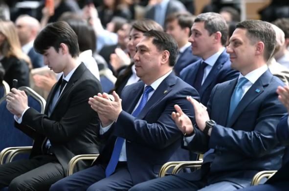 Президент: «Жаппай цифрландыру және жасанды интеллектіні енгізу елімізді жан-жақты жаңғыртудың негізгі факторларының бірі саналады»