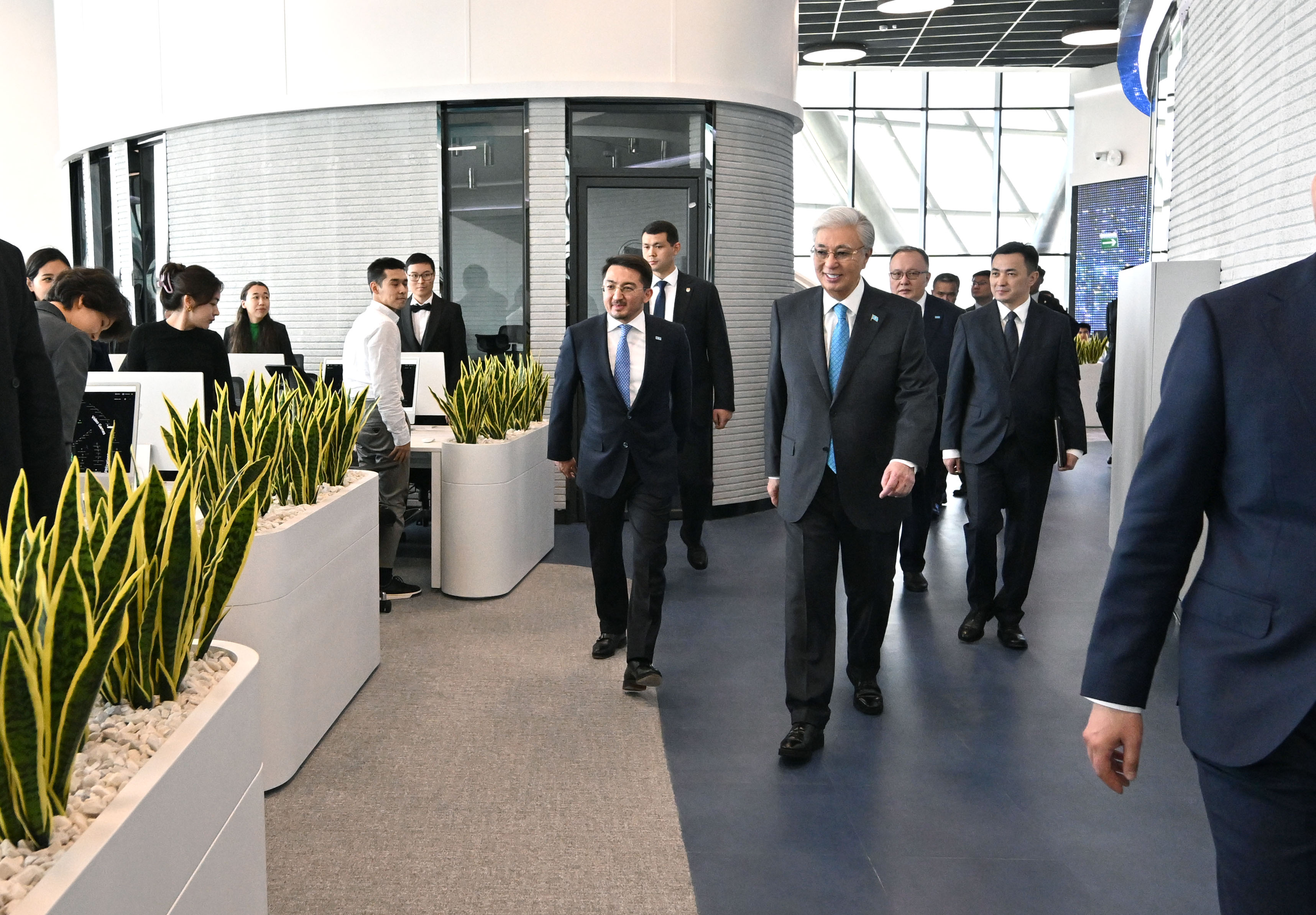 Мемлекет басшысы Қасым-Жомарт Тоқаев Alem.ai халықаралық жасанды интеллект орталығына барды