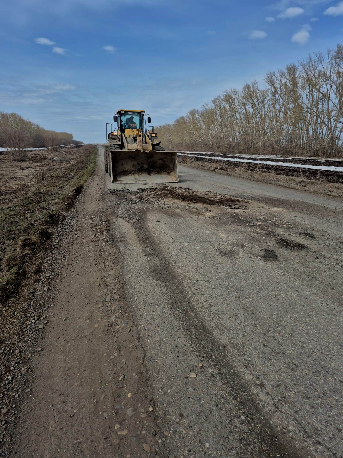 Дорога к границе станет лучше: в ВКО продолжается ремонт трассы