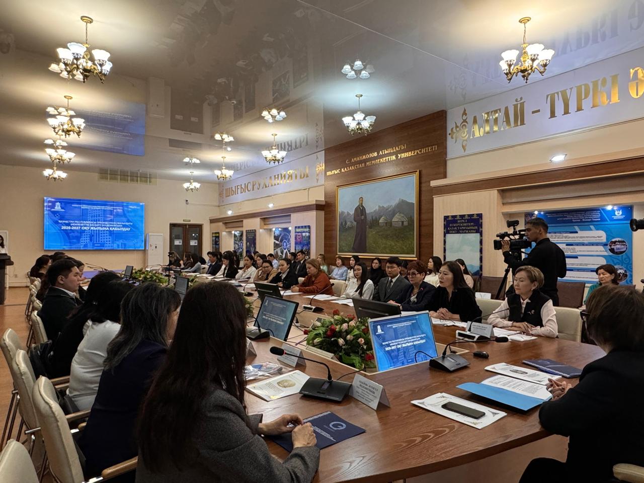 2026-2027 жылдарға арналған "Адал азамат "идеалдарына сәйкес мемлекеттік қызметшілердің тілдік құзыреттерін арттыру: қазақ және ағылшын тілдері" тақырыбында Семинар,