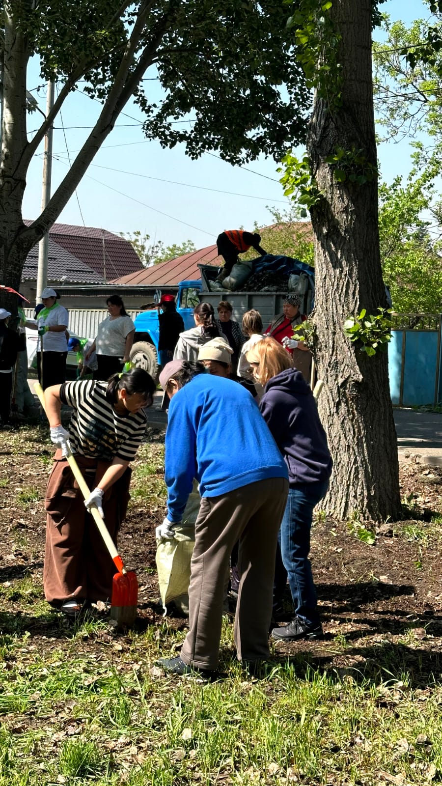Жер қатынастары басқармасының қызметкерлері «Таза Қазақстан» бастамасы аясындағы кезекті сенбілікке қатысты.