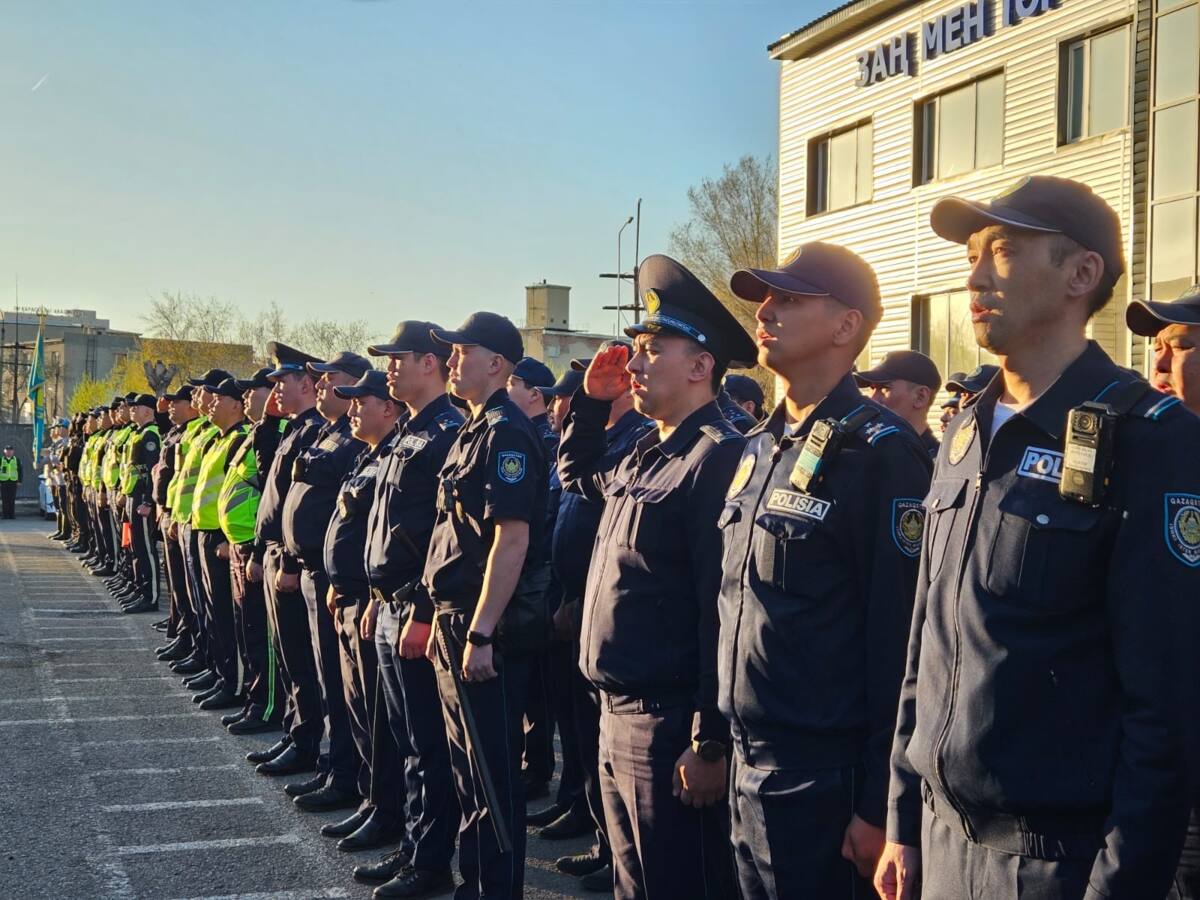 Қарағандыда қыздың өмірін сақтап қалған полицейлер марапатталды