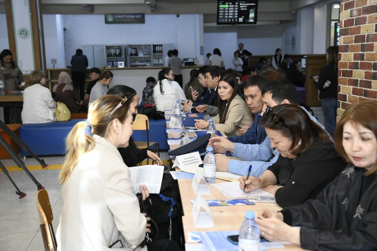 Заңгерлер, мемлекеттік органдар және тұрғындар: Астанада ауқымды құқықтық көмек бойынша қабылдау өтті