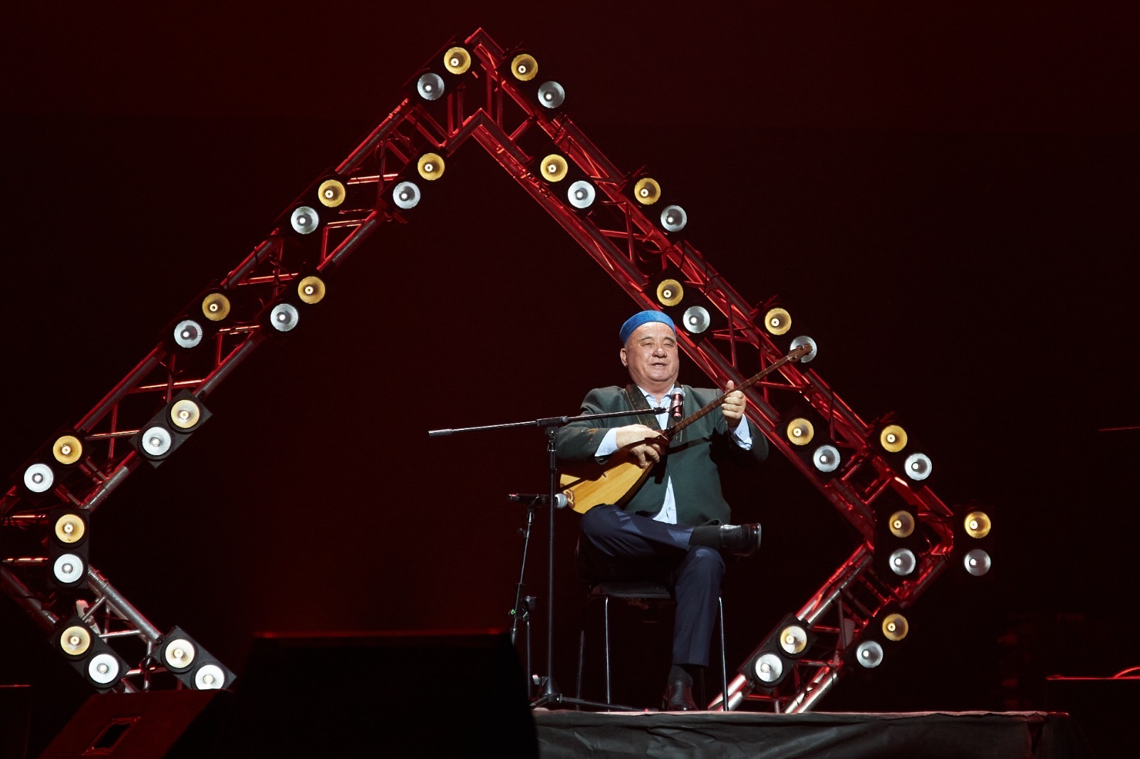 Алмас Алматовтың 70 жылдық мерейтойына арналған «Біздің жәрмеңке – жыр-дастан» концерті өтті