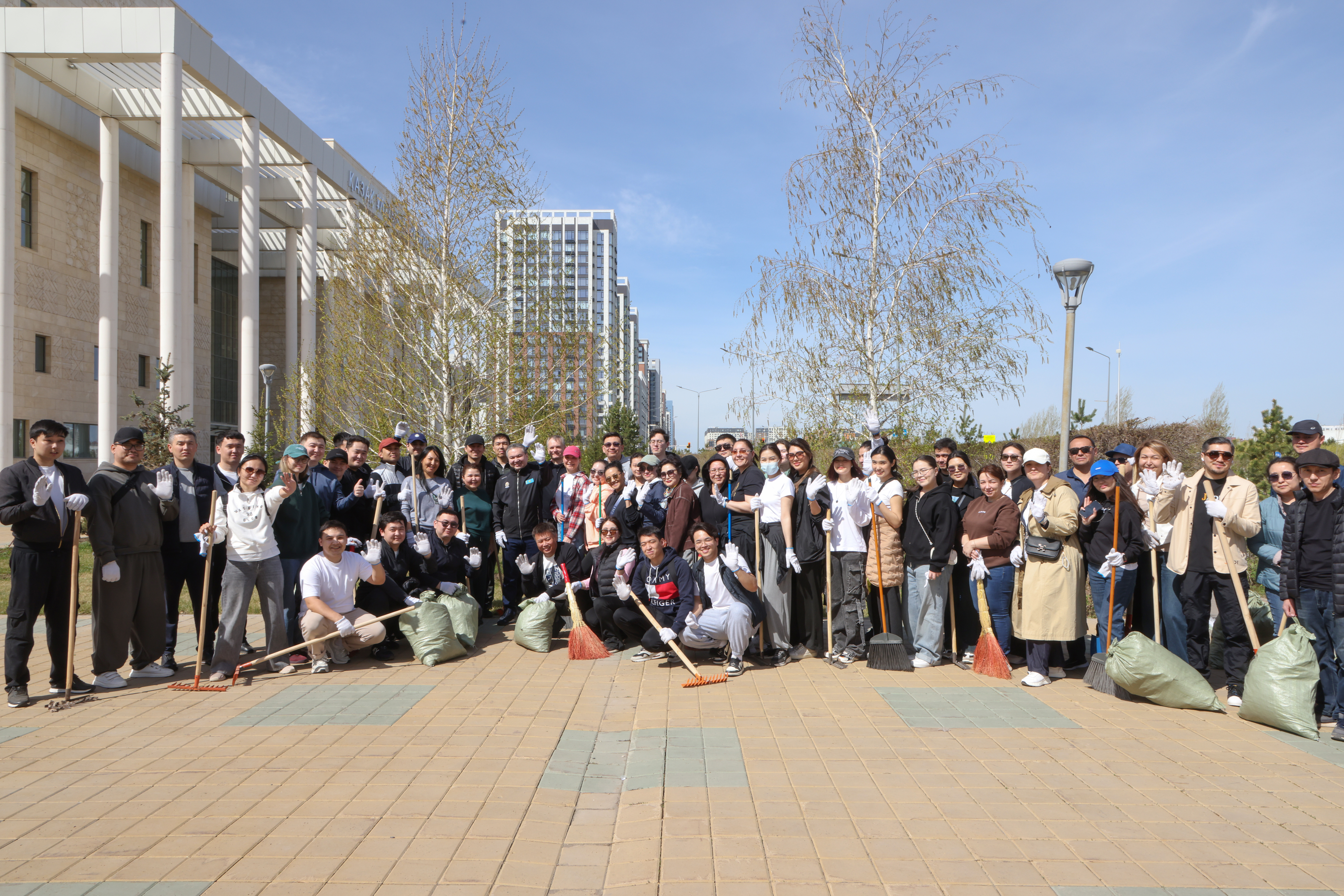 Министерство промышленности и строительства приняло участие в субботнике в рамках инициативы «Таза Қазақстан»