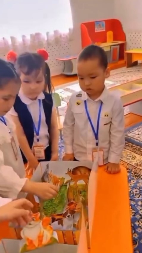 «Мектепке дейінгі ұйымның үздік педагогі» конкурсының аудандық кезеңі өз мәресіне жетті! Бұл байқау – кәсіби шеберлік пен шығармашылықтың, ізденіс пен табандылықтың айқын көрінісі болды. Әрбір қатысушы өз ісіне деген сүйіспеншілігін дәлелдеп, үздік болуға ұмтылды.