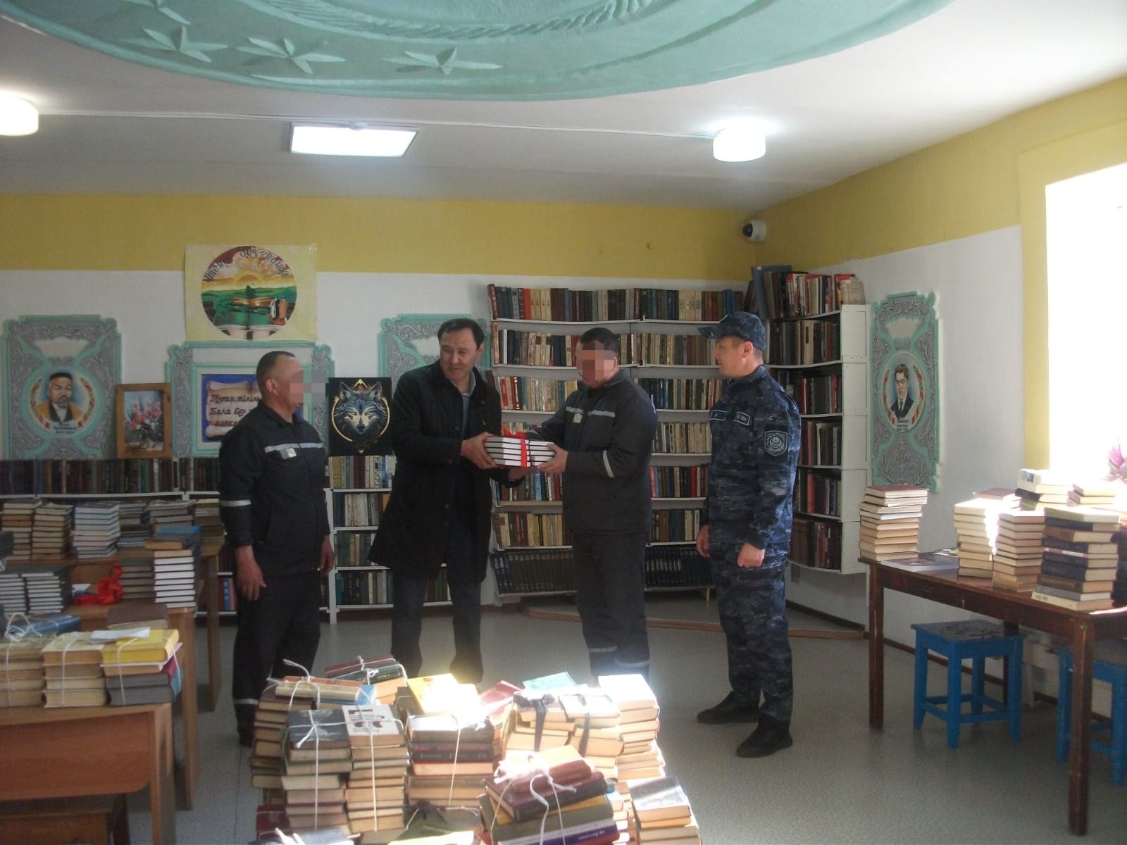 Қарағанды облысы бойынша Адам құқықтары жөніндегі уәкілдің өкілі А.Н. Тлешевтің бастамасымен Қарағанды индустриалды университетімен бірлесіп №34 мекеменің кітапхана қоры жаңа кітаптармен толықтырылды