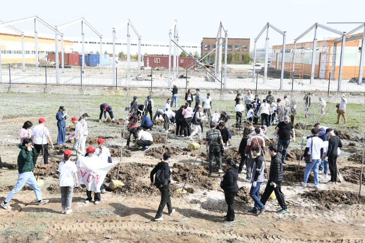 Астанада мейрамхана мен қонақүй бизнесінің өкілдері «Таза Қазақстан» аясында ағаш отырғызды